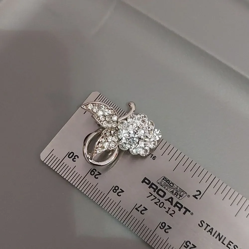 Vintage Unknown Mark Rhinestone Crystals Flower Stem Silver Tone Lapel Pin
